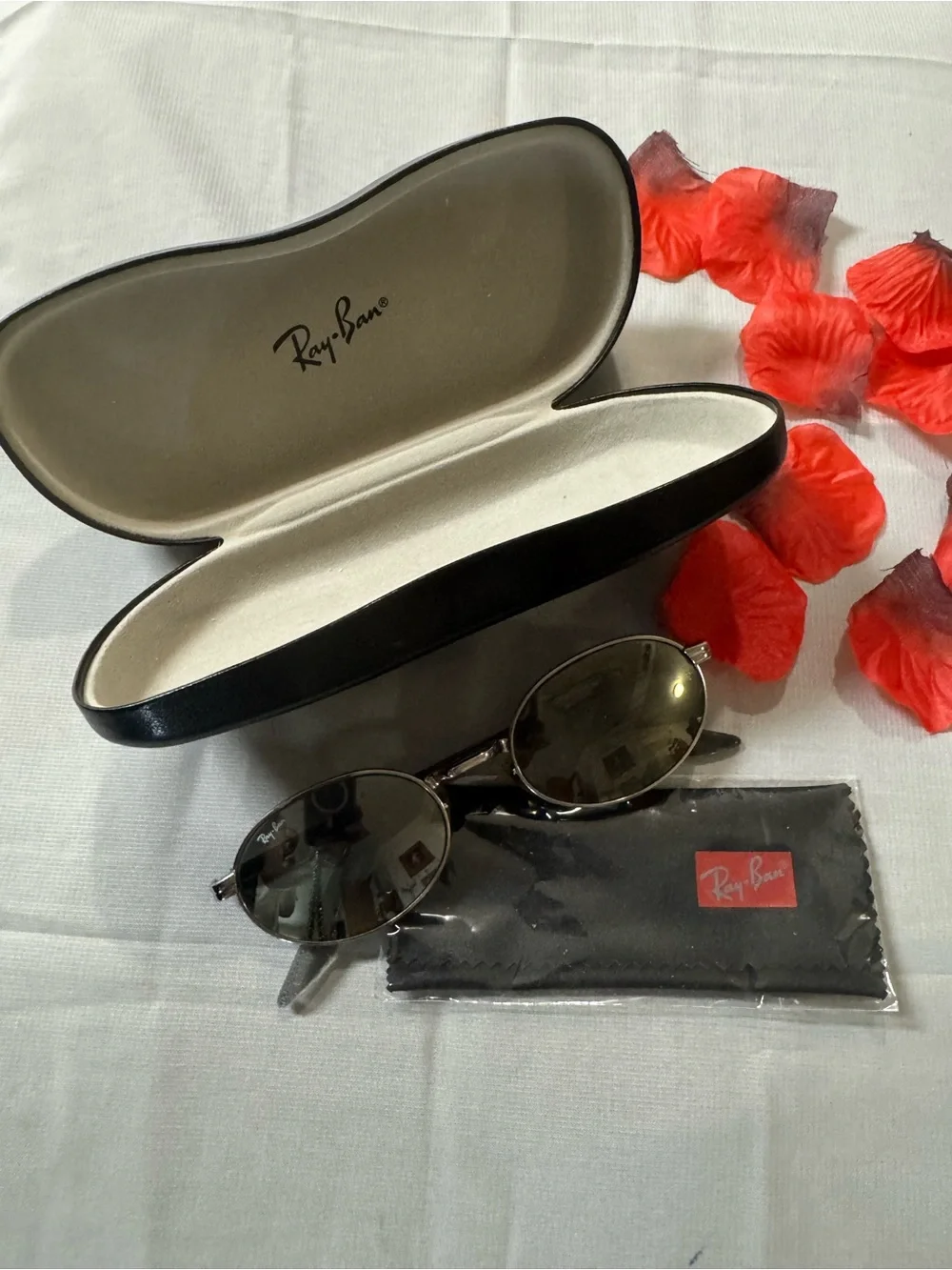 Vintage Ray-Ban Bausch & Lomb (B&L) Oval Sunglasses w/cloth & hard-shell case